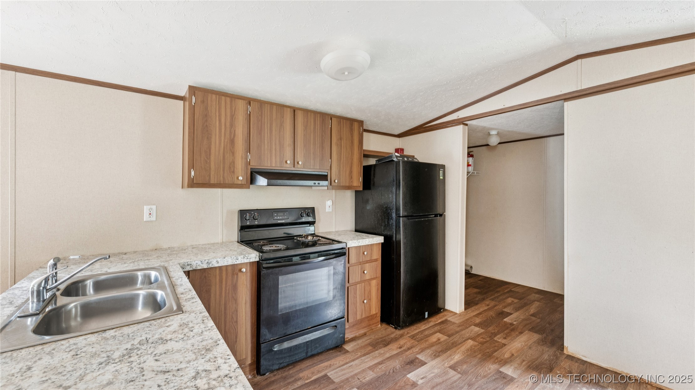 446 S Elm Street Property Photo 9