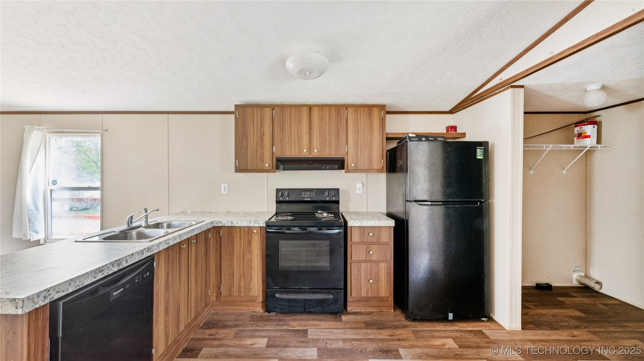 446 S Elm Street Property Photo 10