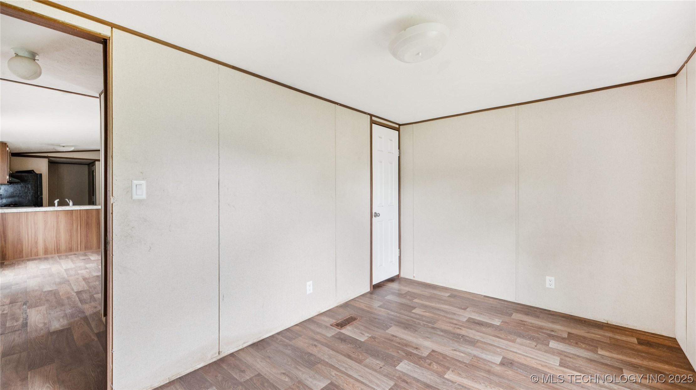 446 S Elm Street Property Photo 16