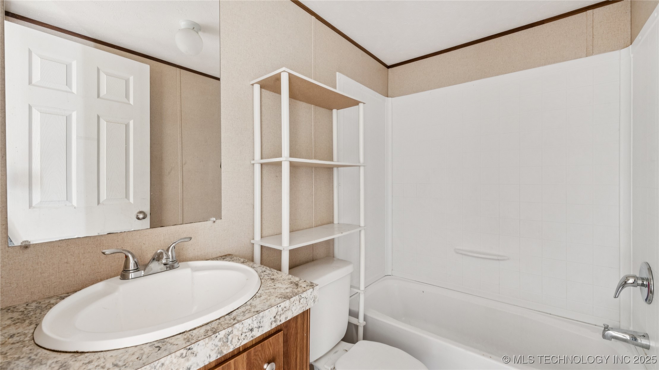 446 S Elm Street Property Photo 17