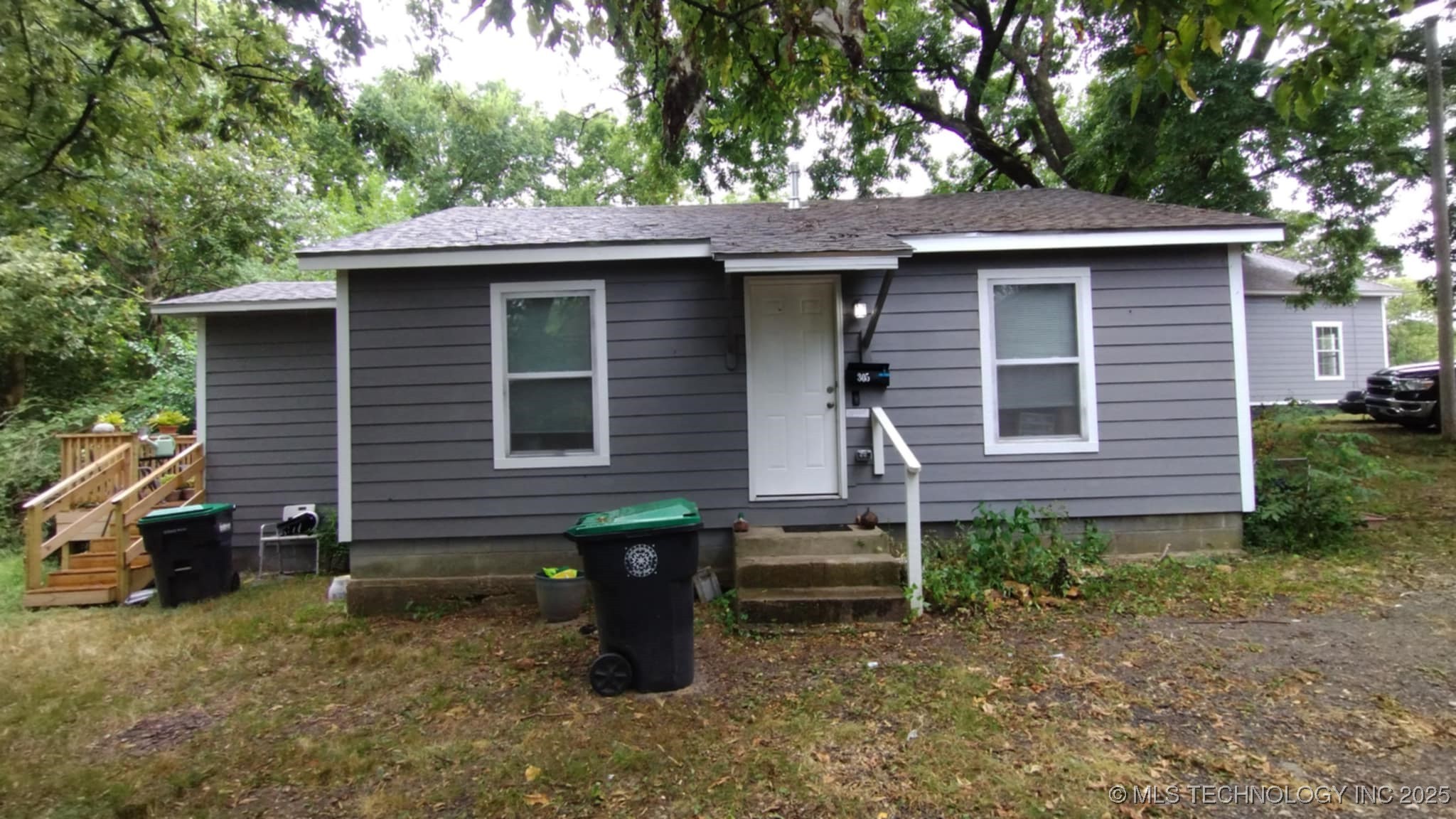 303 S Bluff Property Photo 2