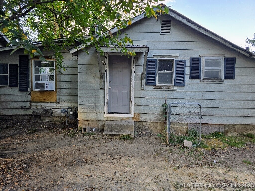 303 S Bluff Property Photo 4