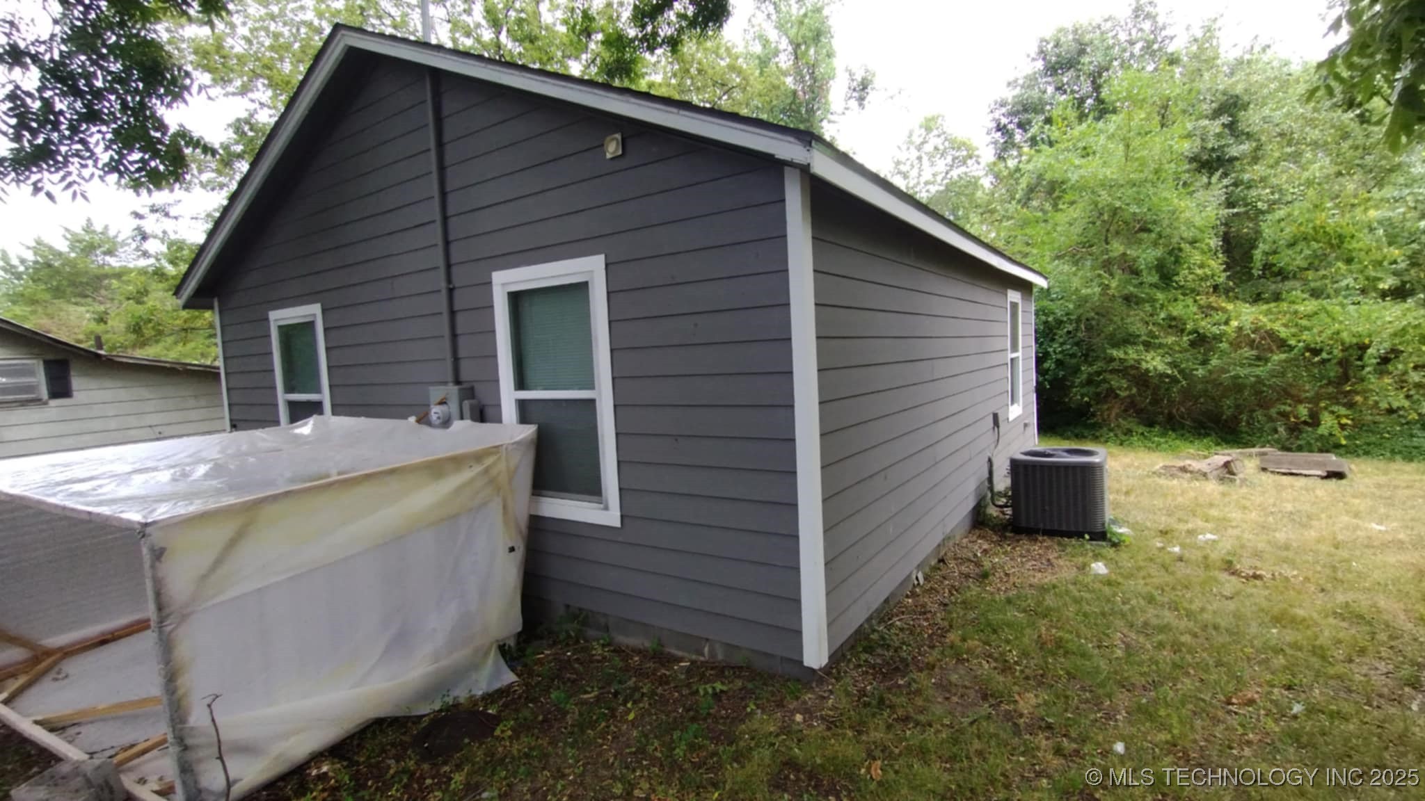 303 S Bluff Property Photo 6