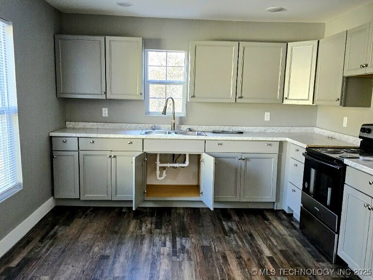 303 S Bluff Property Photo 8