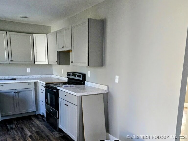 303 S Bluff Property Photo 9