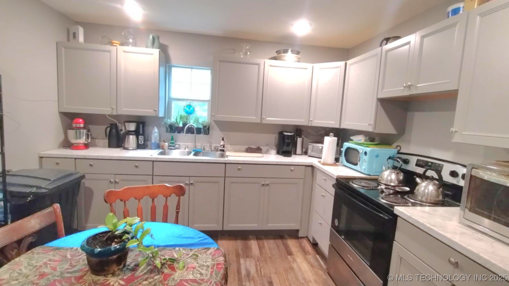 303 S Bluff Property Photo 10