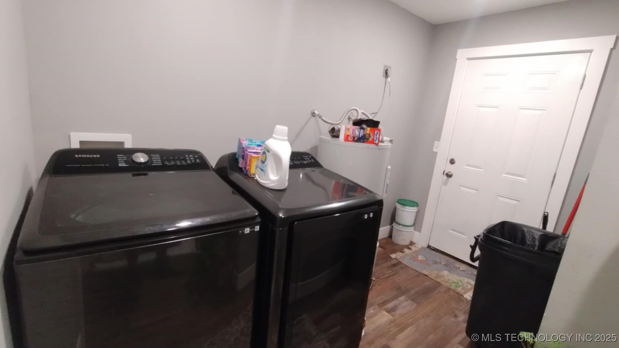 303 S Bluff Property Photo 14