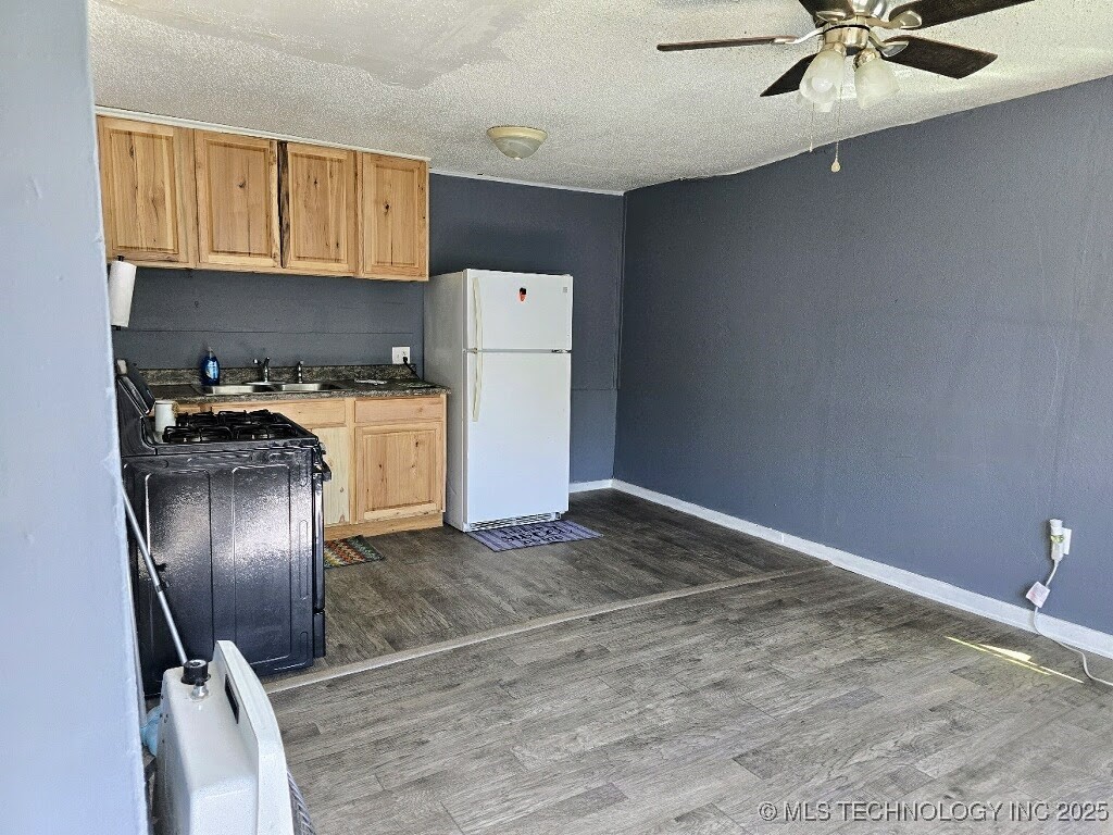 303 S Bluff Property Photo 21