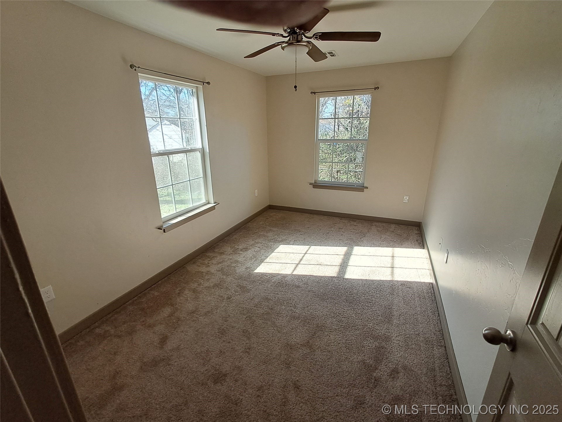 210 9th Se Property Photo 2