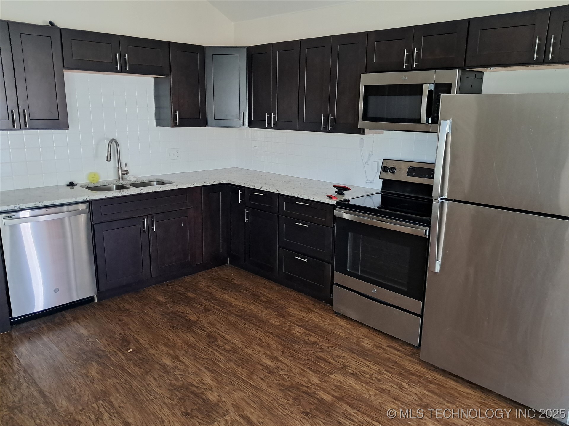 210 9th Se Property Photo 3