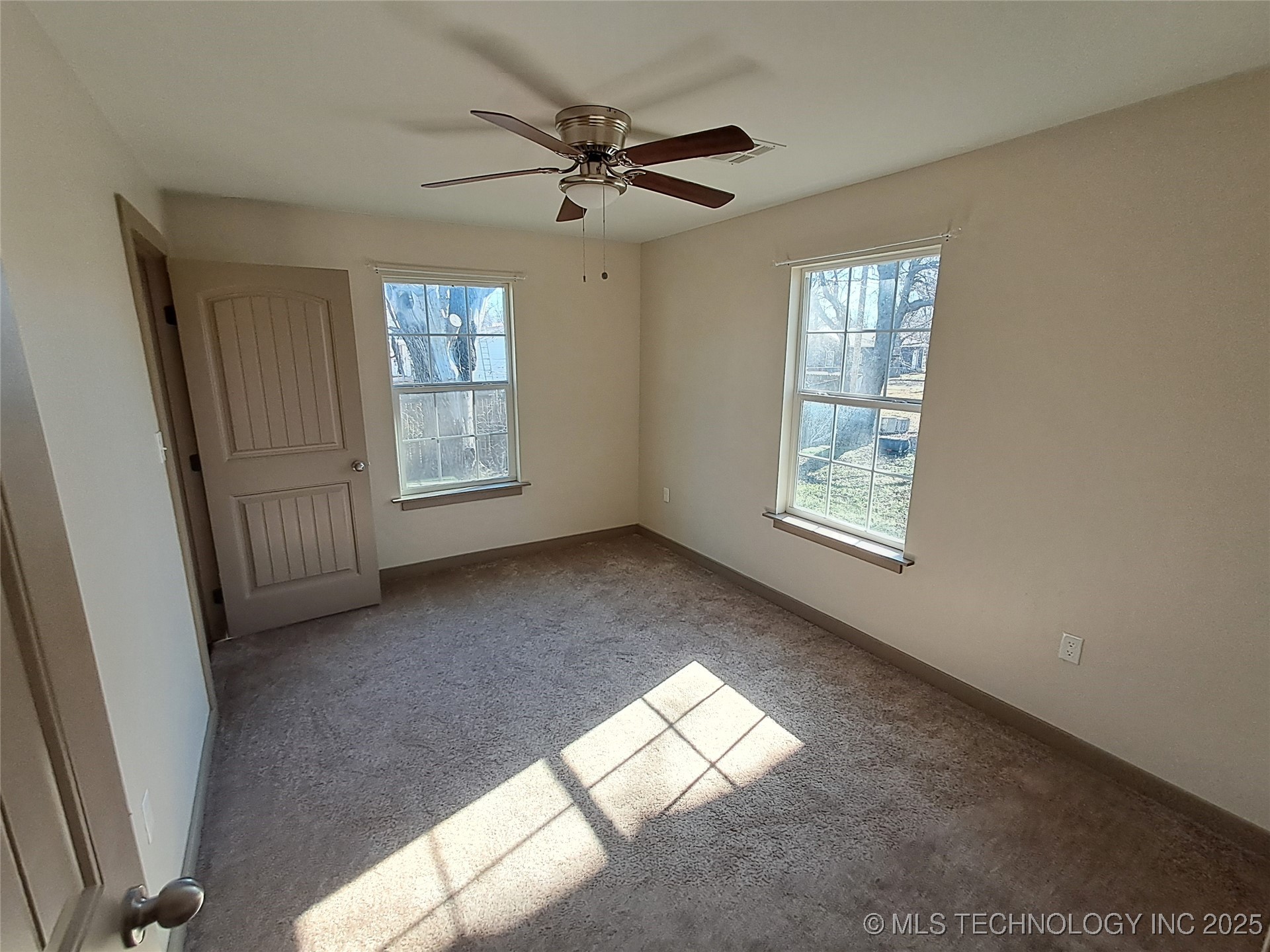 210 9th Se Property Photo 14