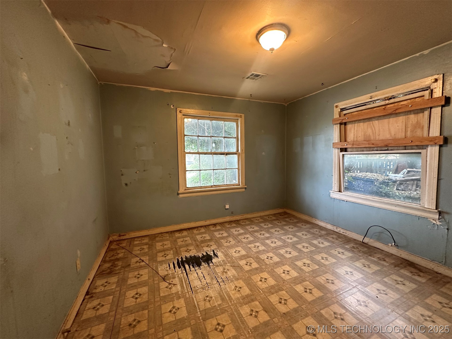 28 S Toledo Avenue Property Photo 8