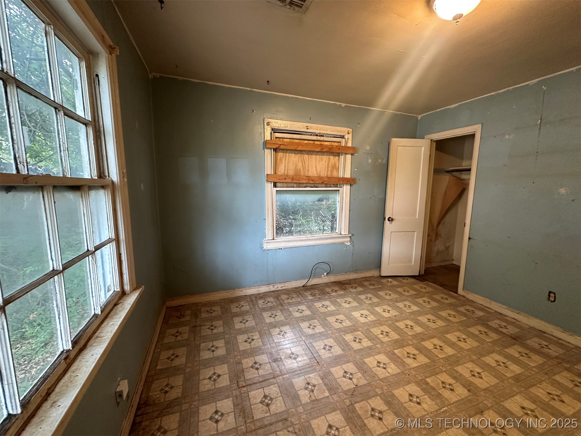 28 S Toledo Avenue Property Photo 9