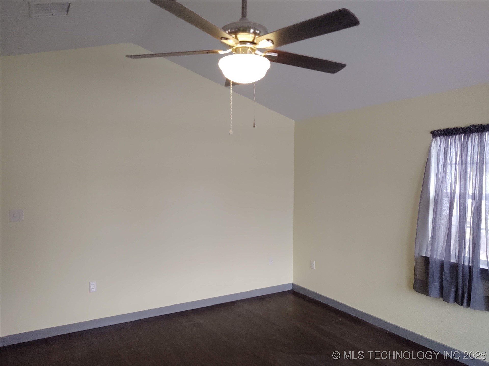 837 C Se Property Photo 3