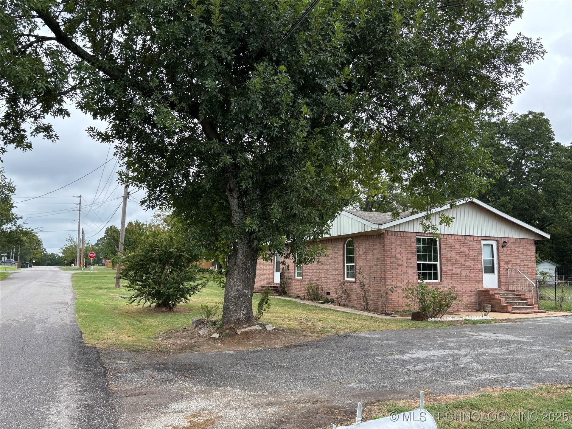 108 W Bryan Avenue Property Photo 4