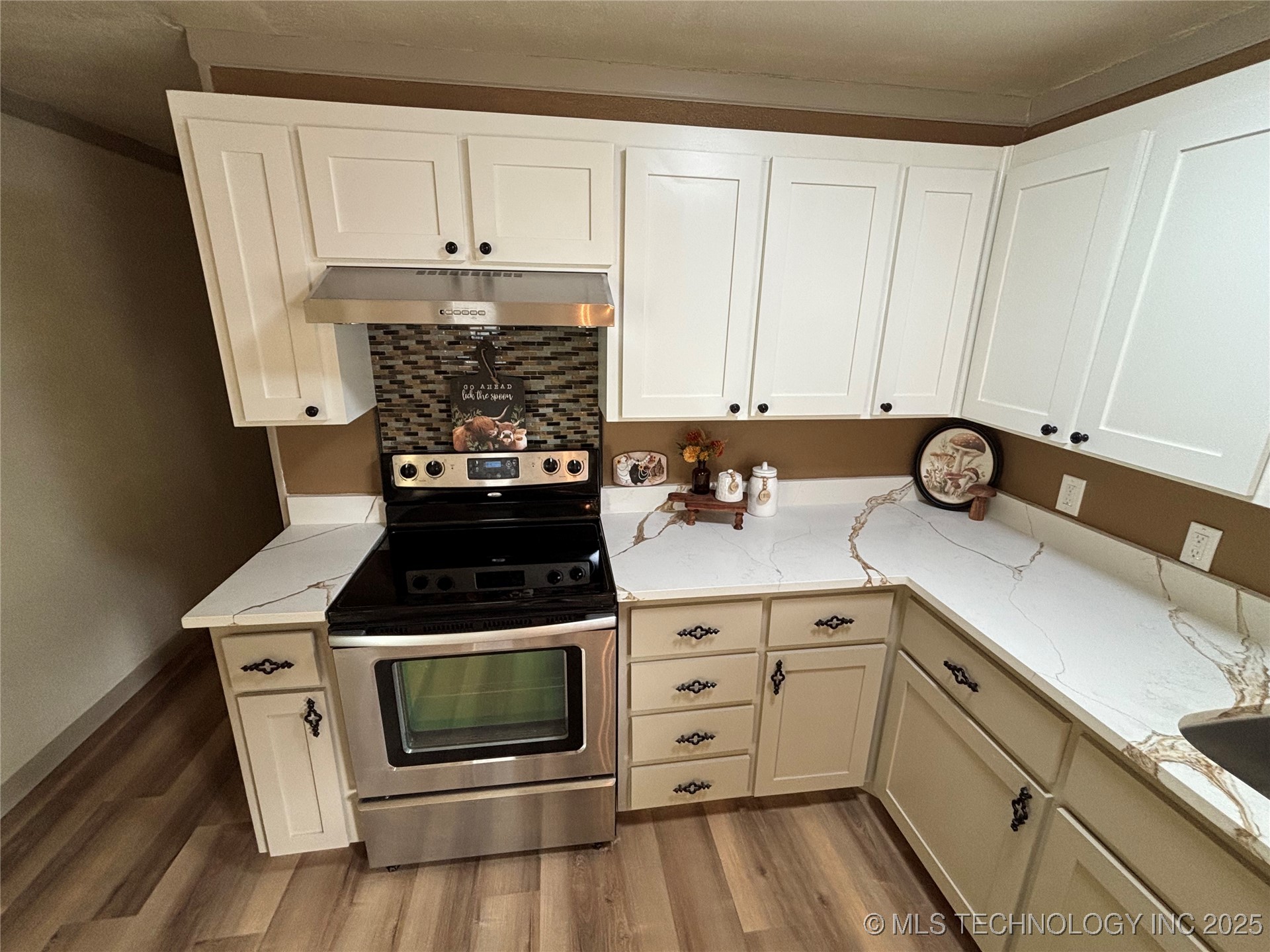 108 W Bryan Avenue Property Photo 20