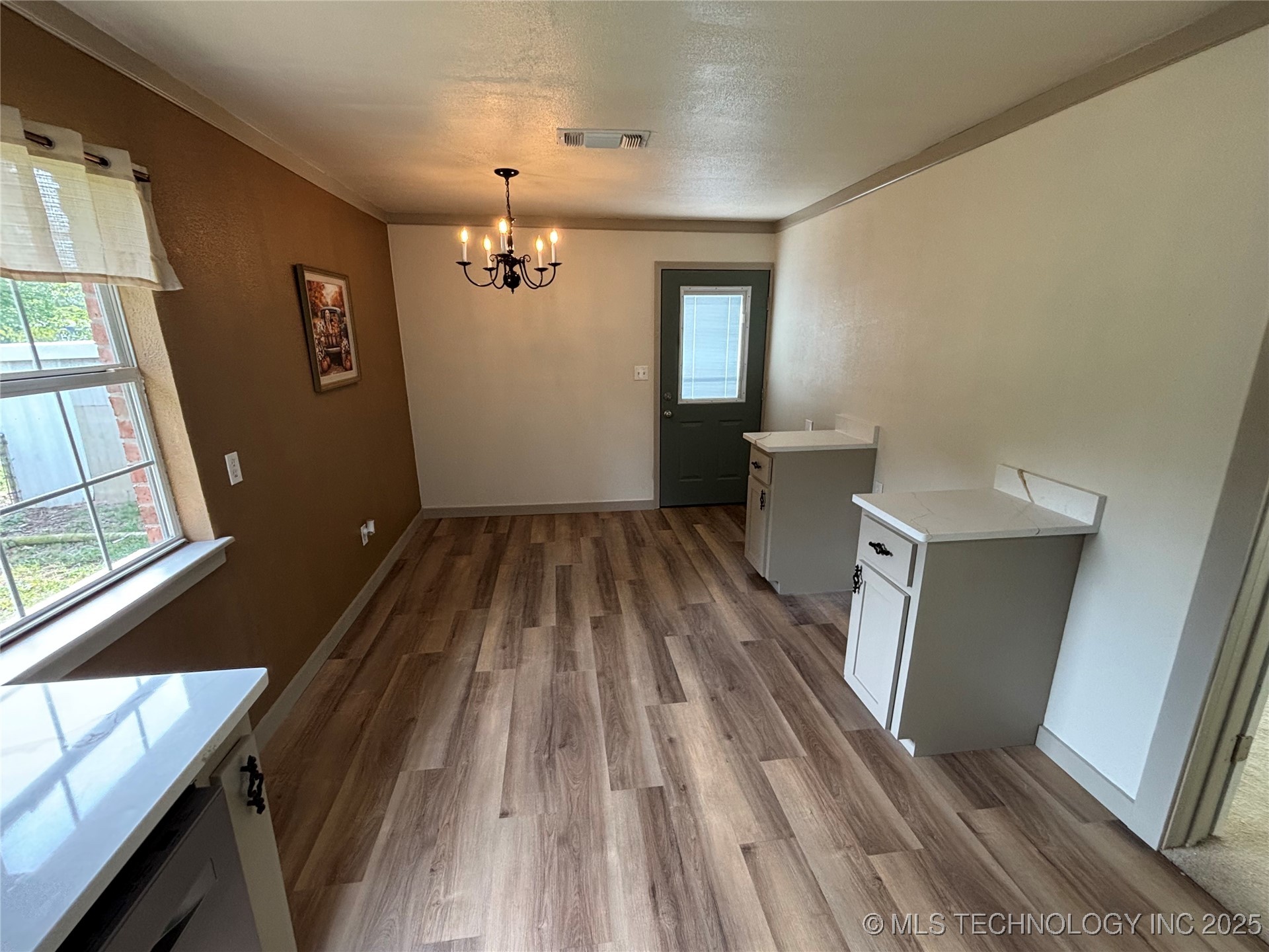 108 W Bryan Avenue Property Photo 21