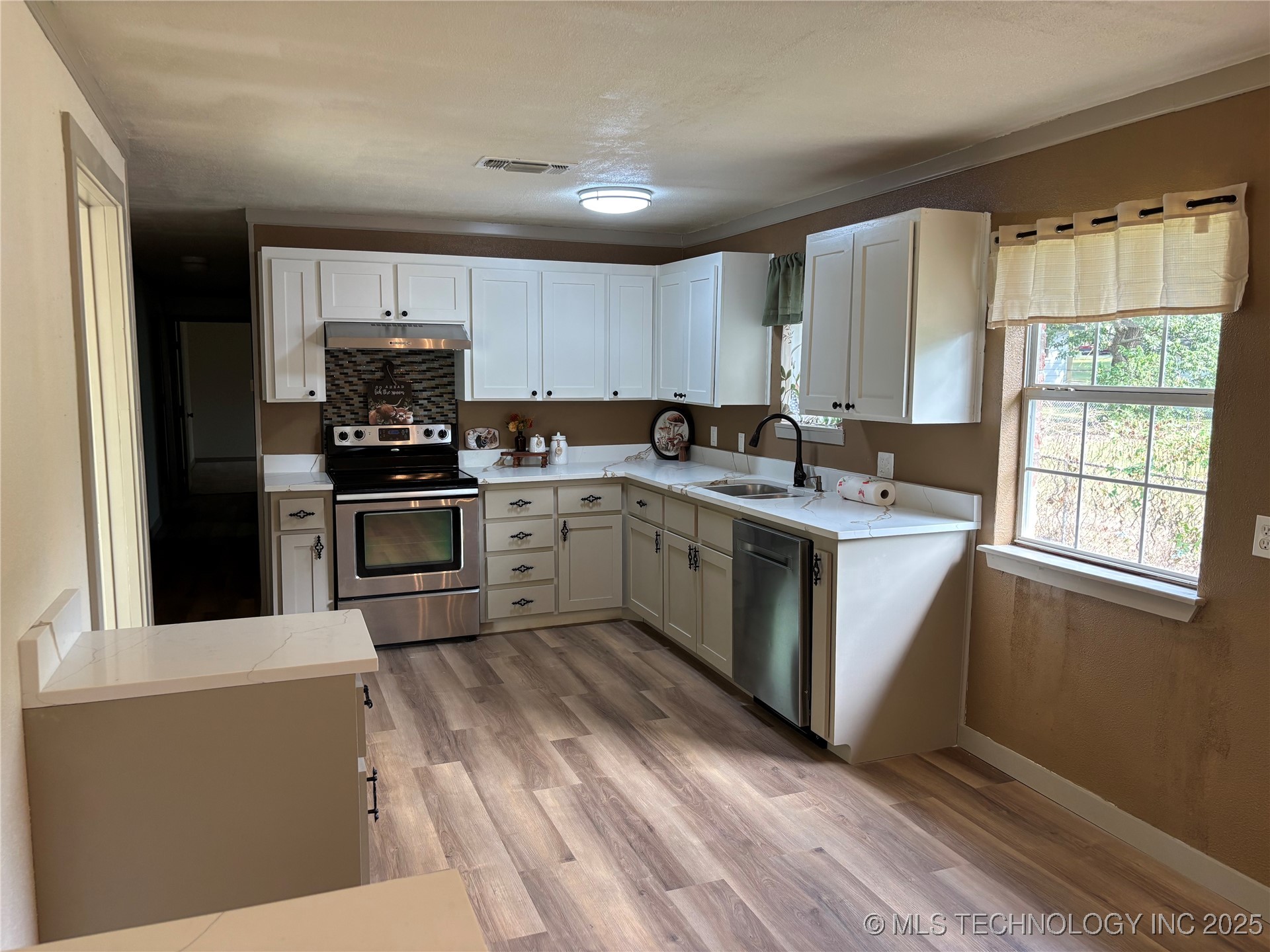 108 W Bryan Avenue Property Photo 22