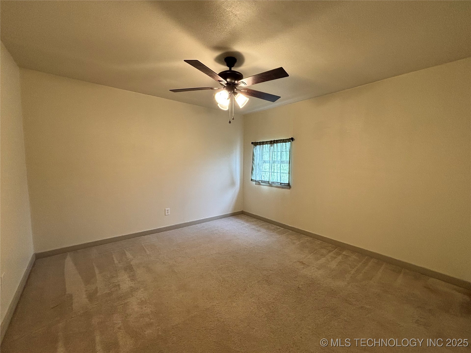 108 W Bryan Avenue Property Photo 32