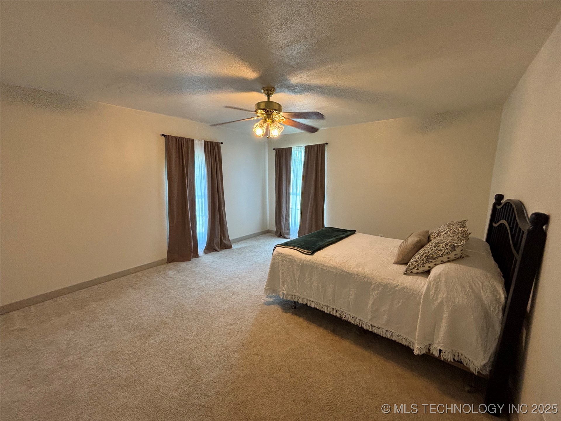 108 W Bryan Avenue Property Photo 37