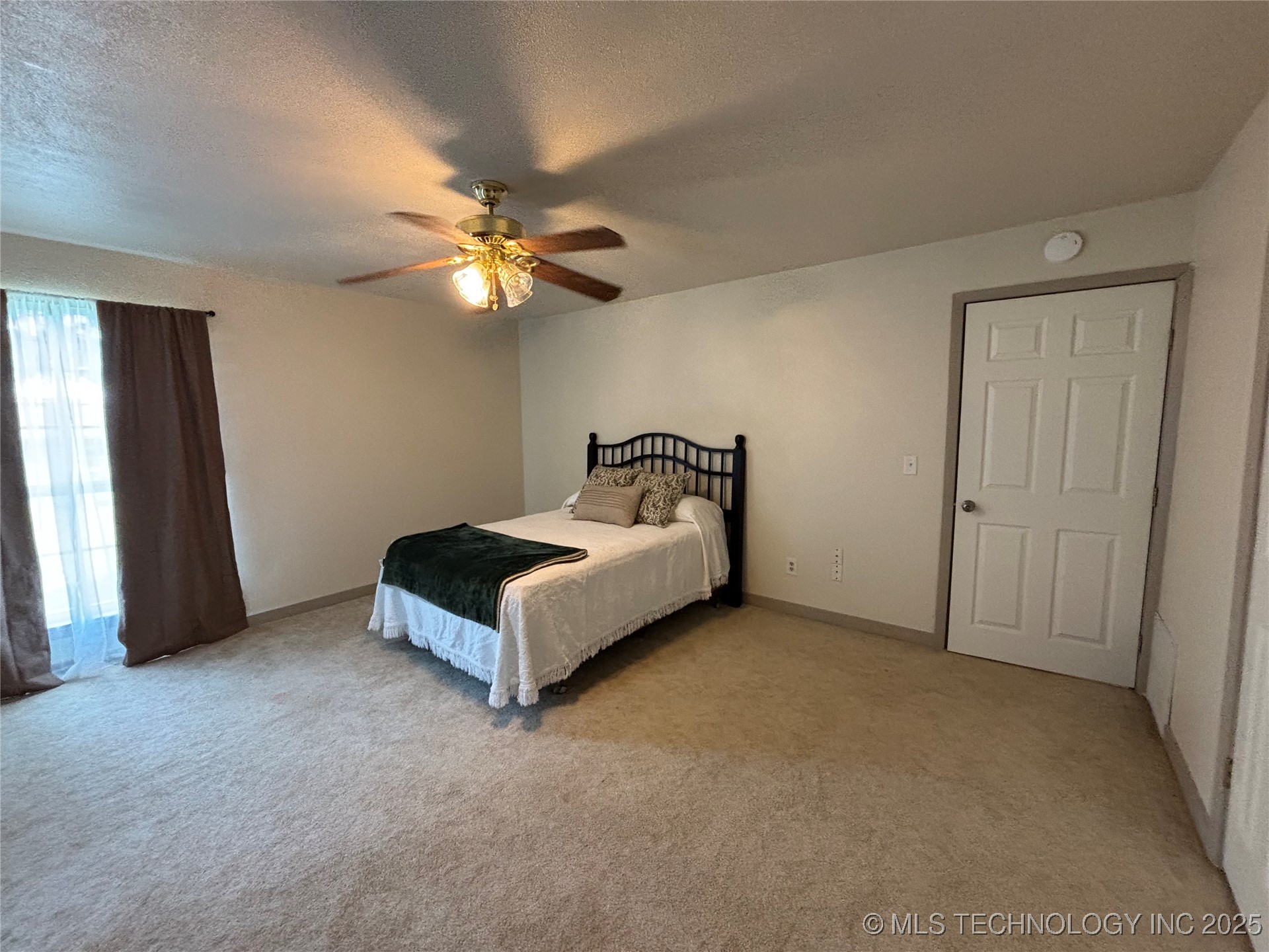 108 W Bryan Avenue Property Photo 38