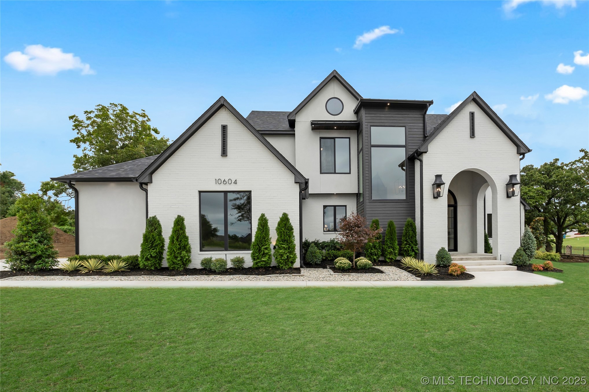 10604 S Holley Street Property Photo 1