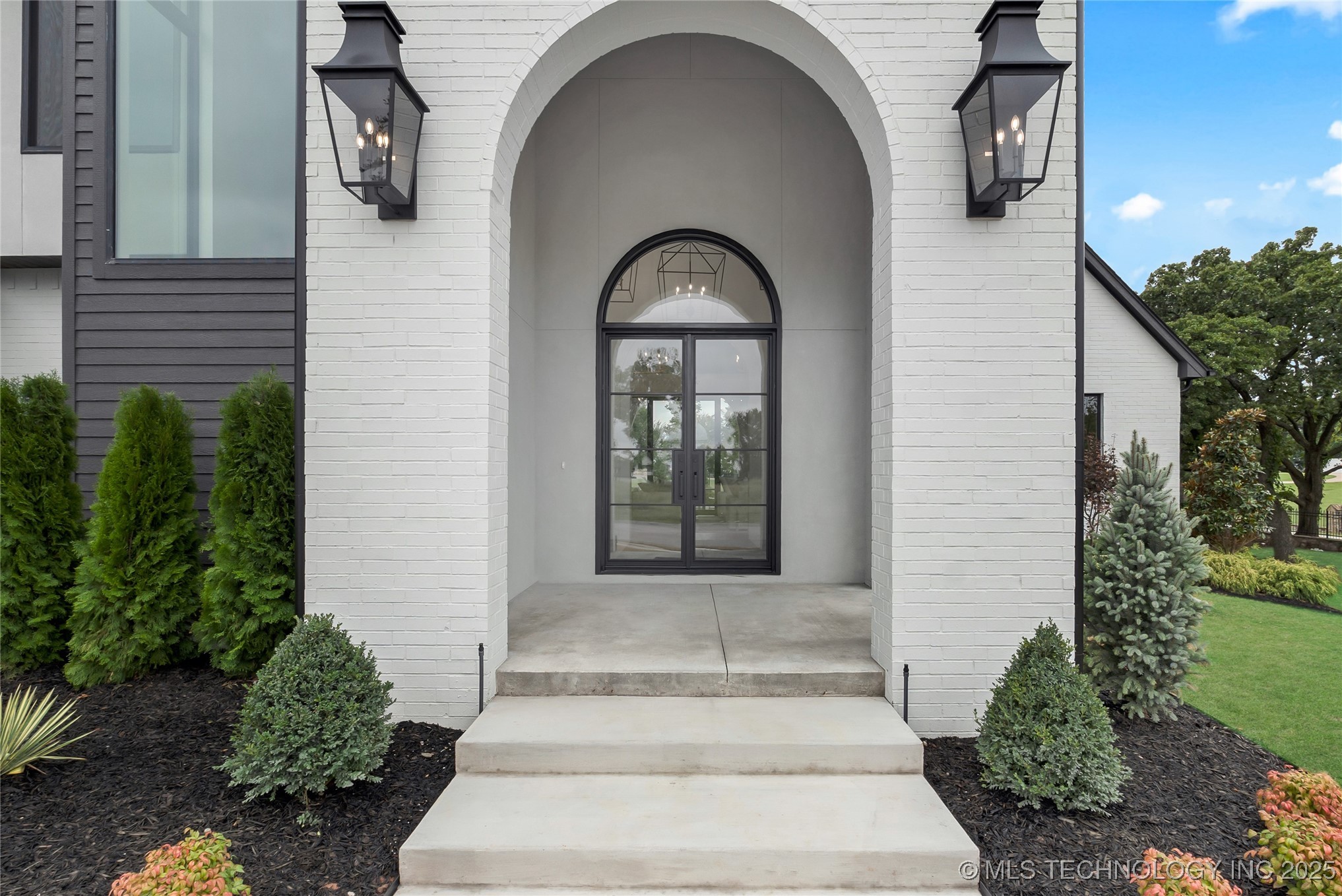 10604 S Holley Street Property Photo 3