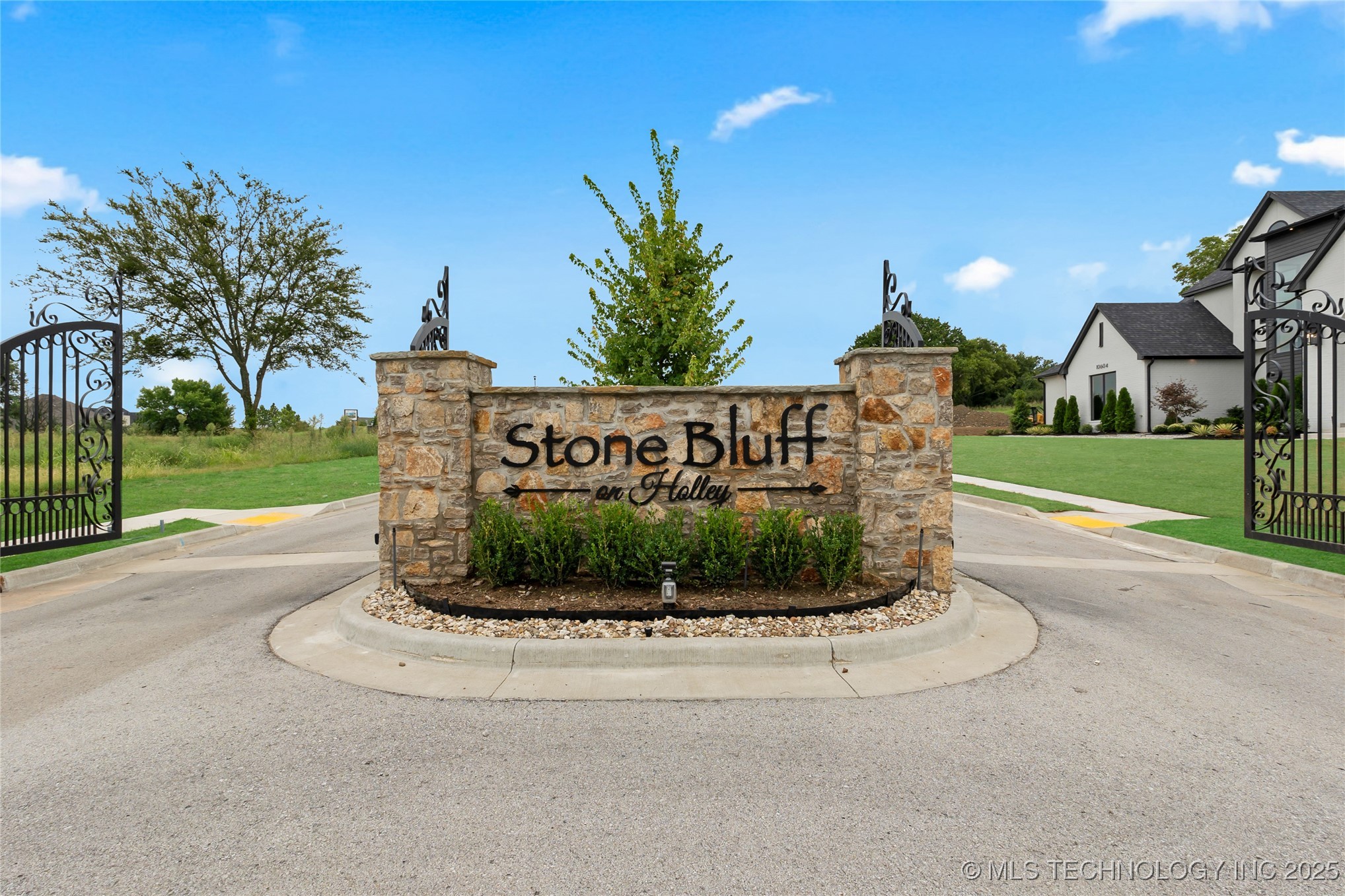 10604 S Holley Street Property Photo 5