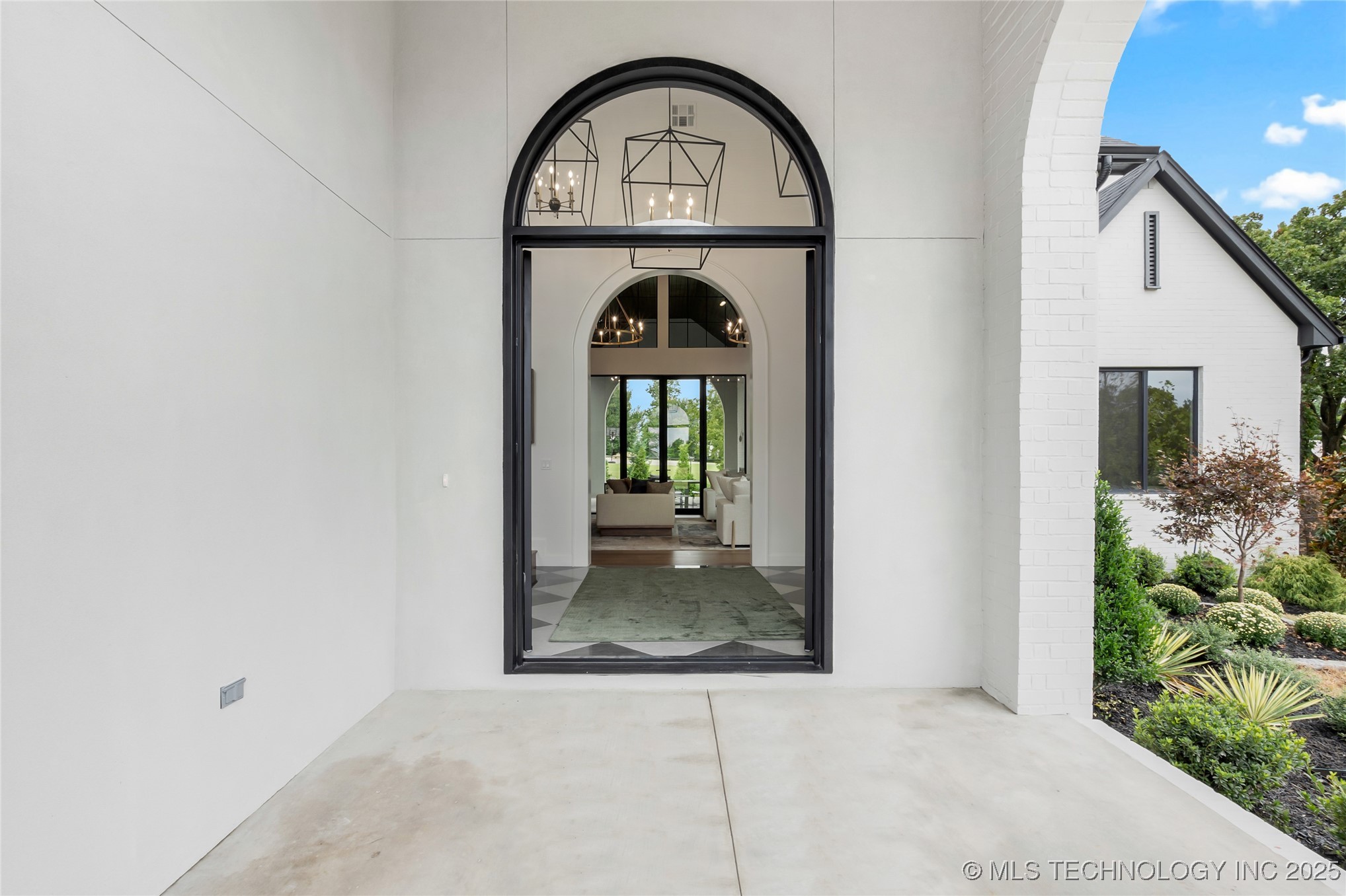 10604 S Holley Street Property Photo 6