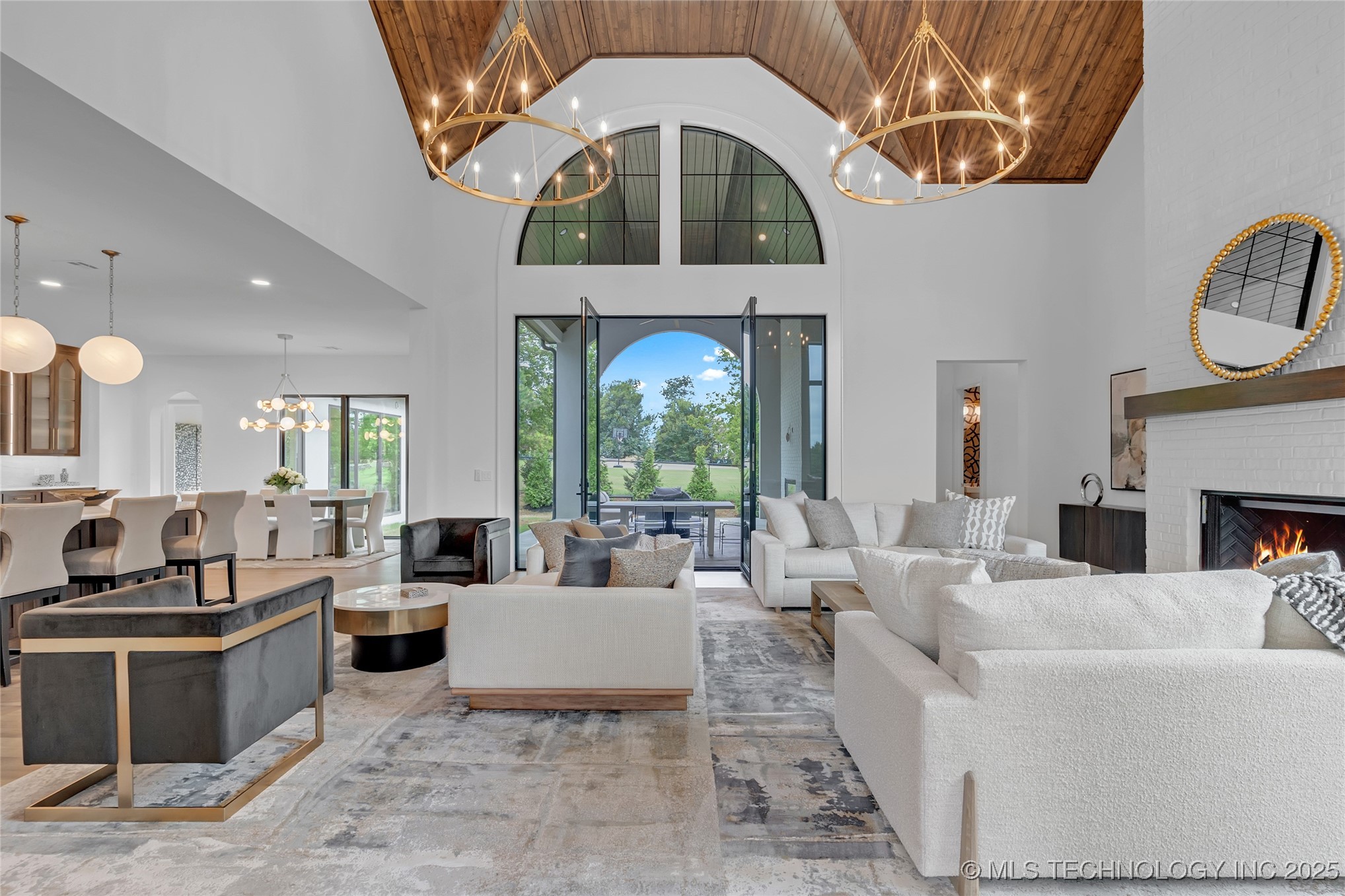 10604 S Holley Street Property Photo 9