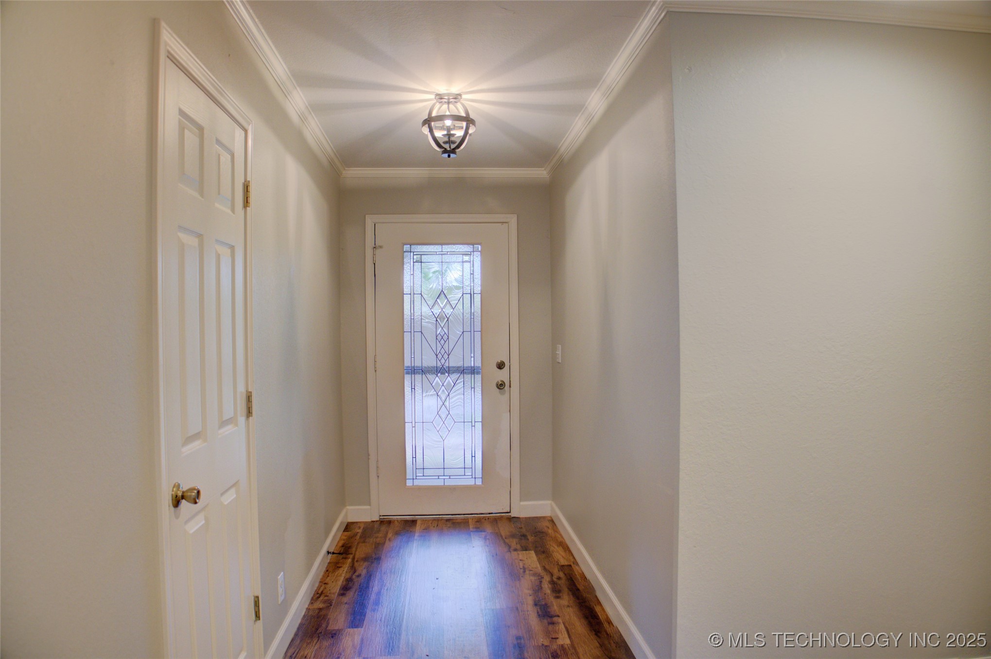 5512 S Columbia Court Property Photo 3