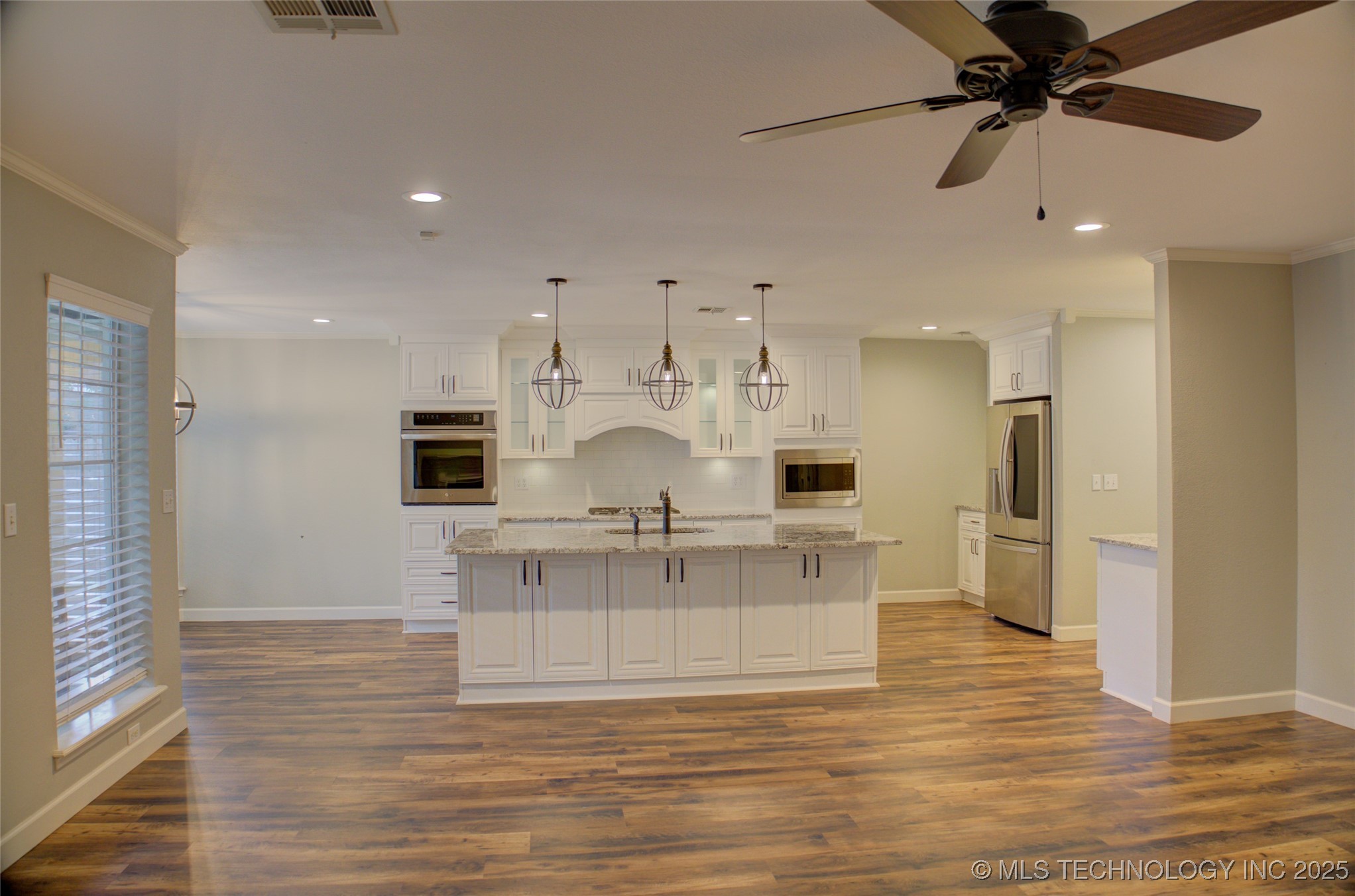 5512 S Columbia Court Property Photo 7