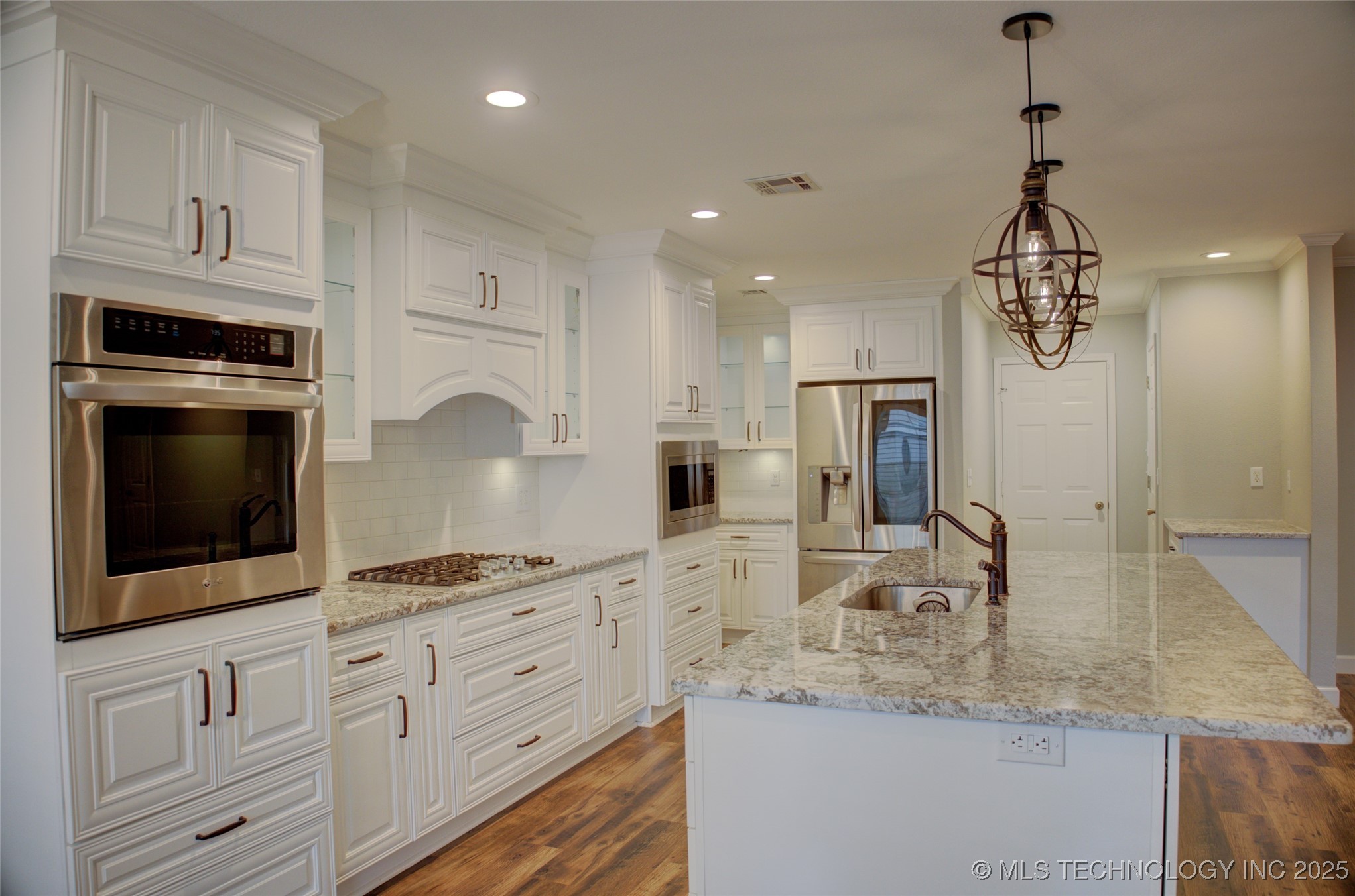 5512 S Columbia Court Property Photo 11