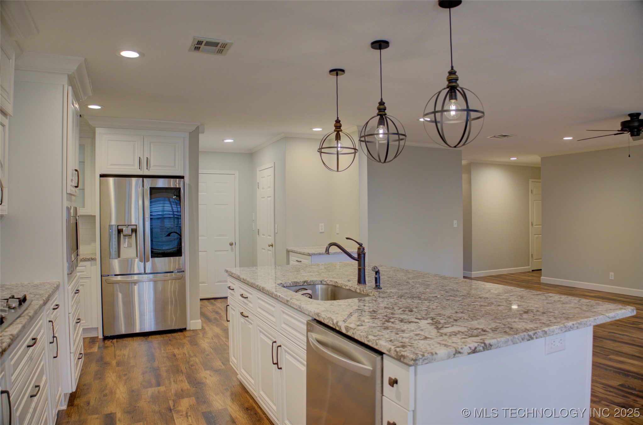 5512 S Columbia Court Property Photo 12