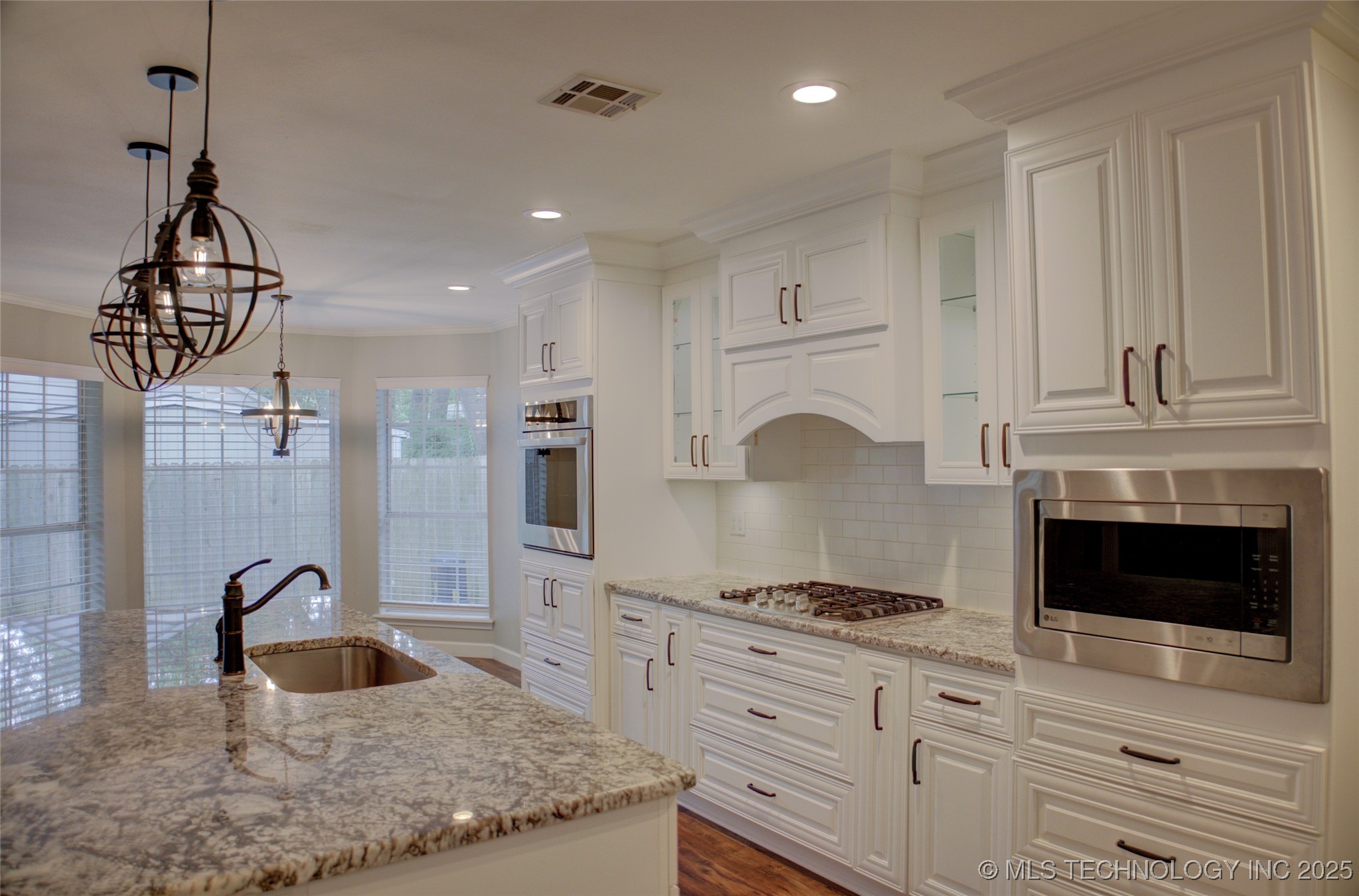 5512 S Columbia Court Property Photo 14