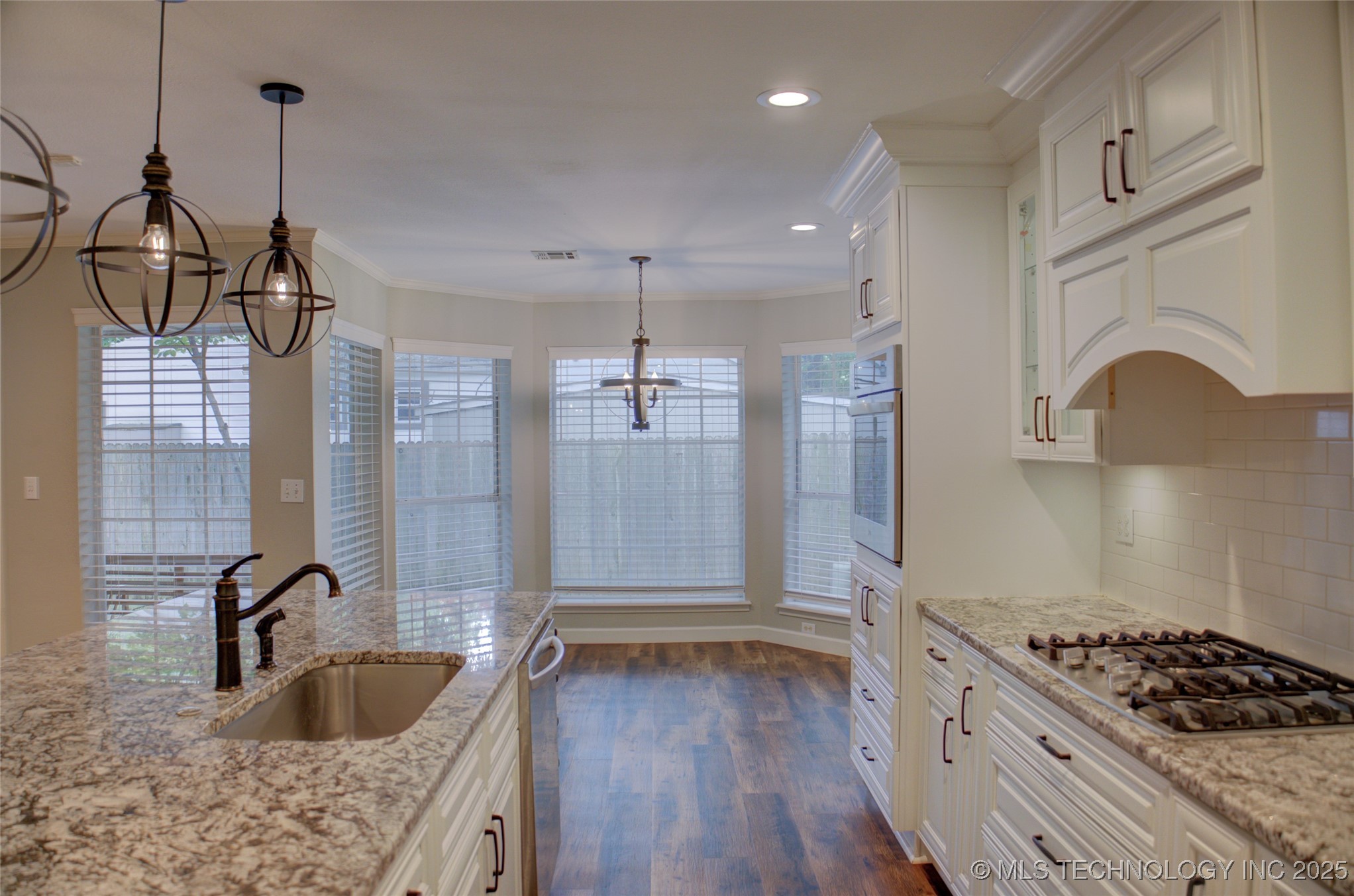 5512 S Columbia Court Property Photo 15