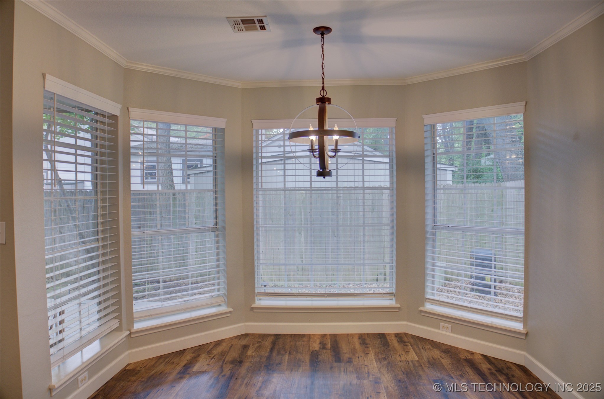 5512 S Columbia Court Property Photo 16