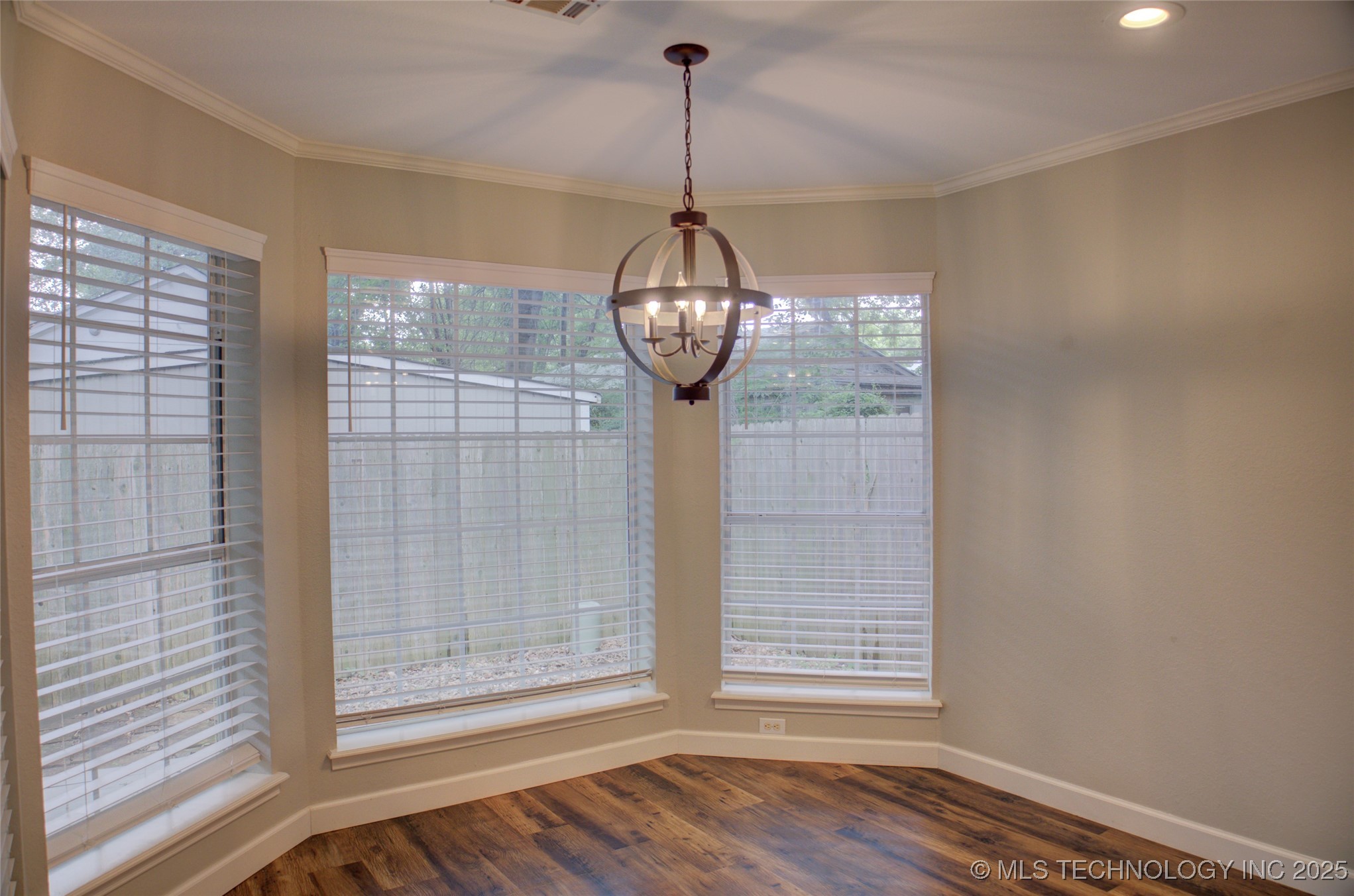 5512 S Columbia Court Property Photo 17