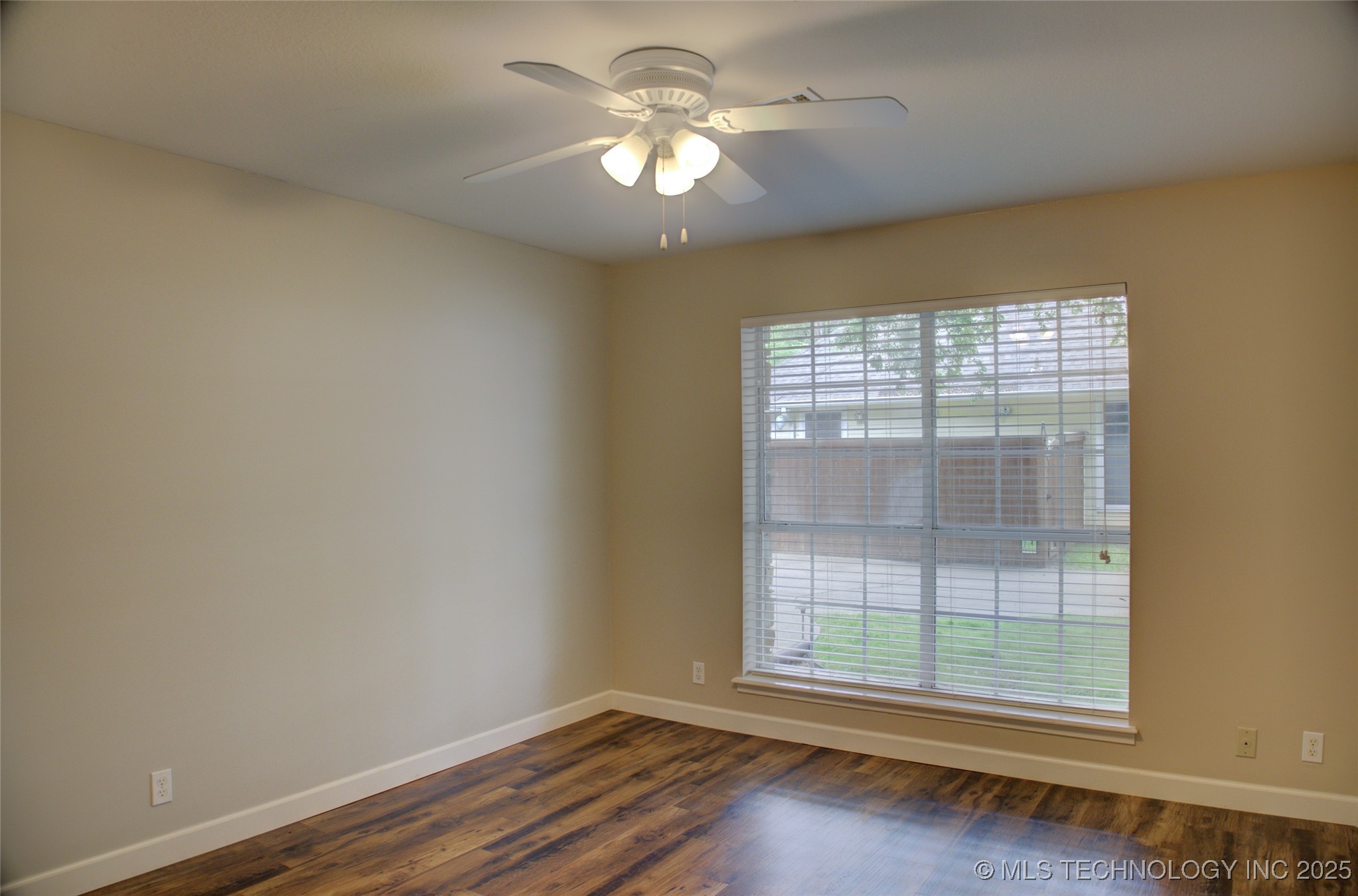 5512 S Columbia Court Property Photo 20