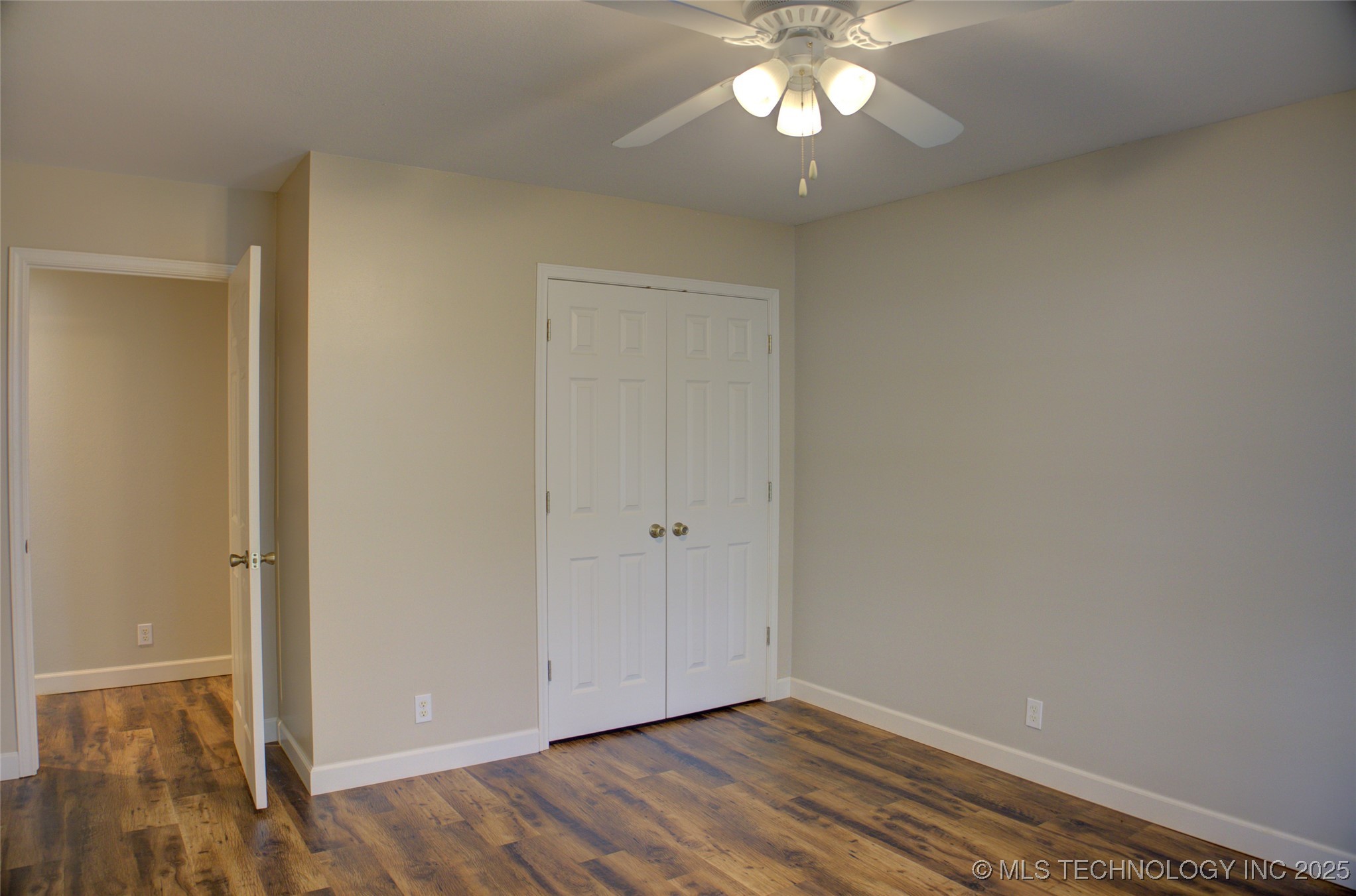 5512 S Columbia Court Property Photo 21