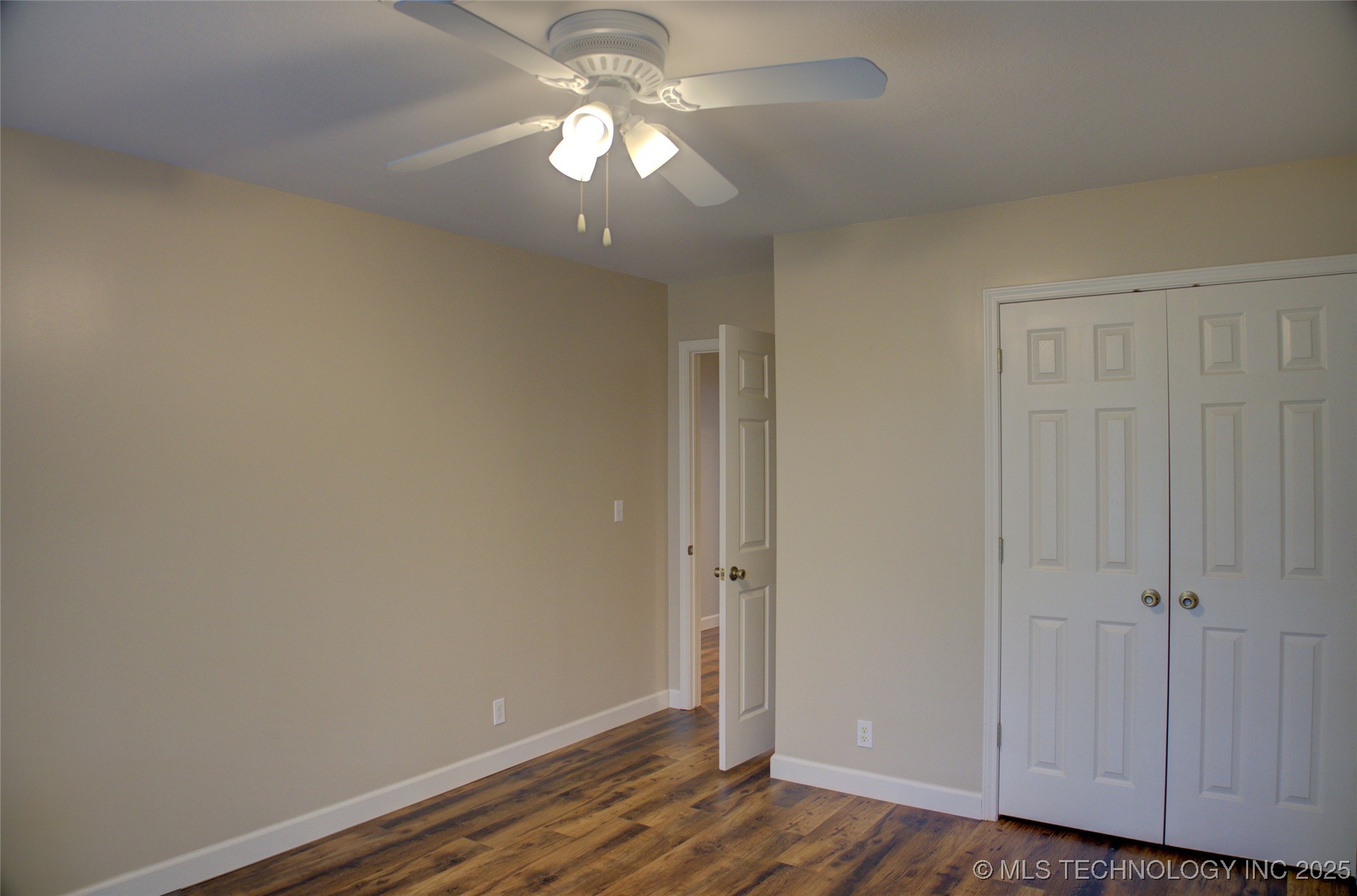 5512 S Columbia Court Property Photo 22