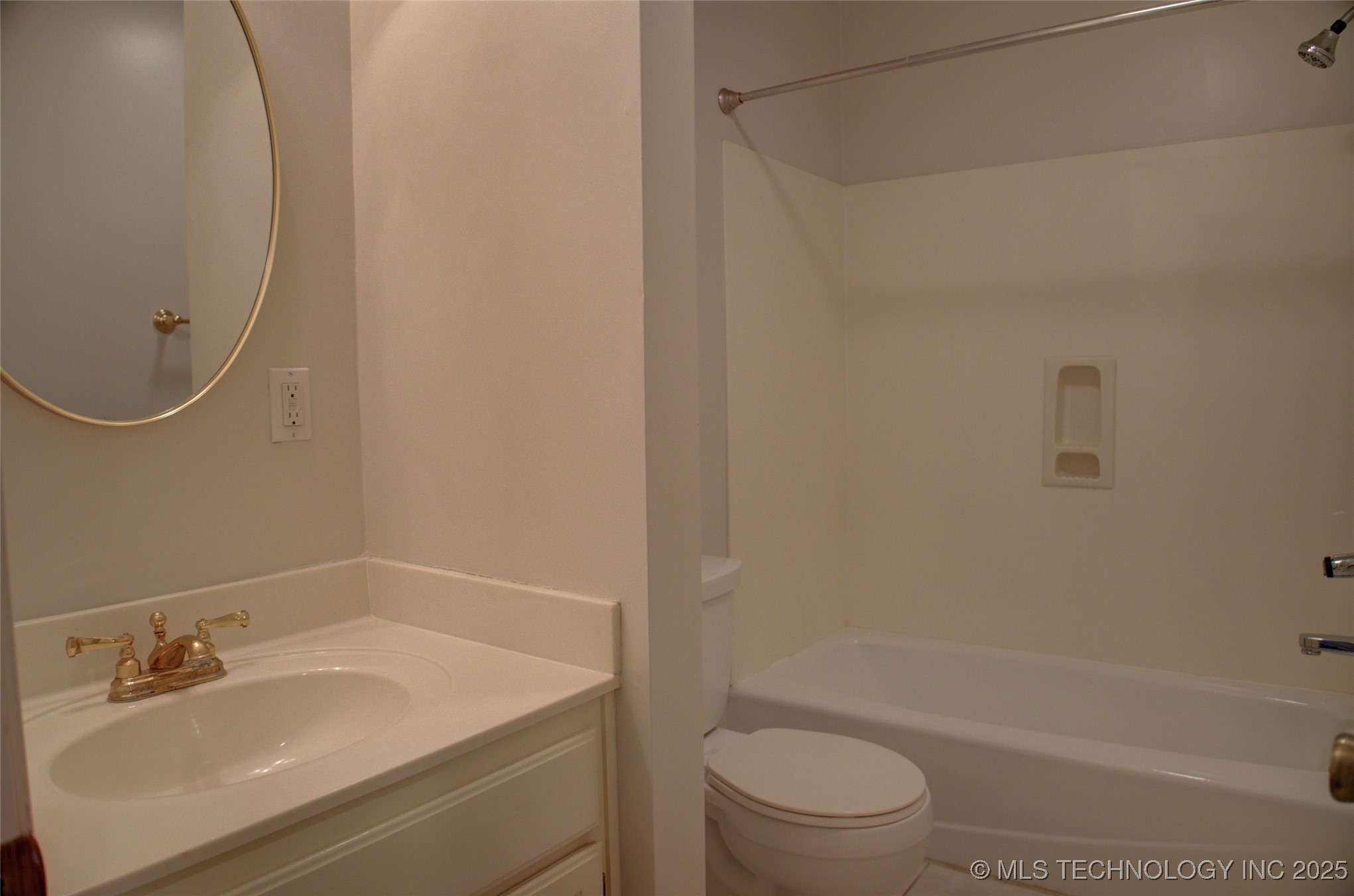 5512 S Columbia Court Property Photo 23