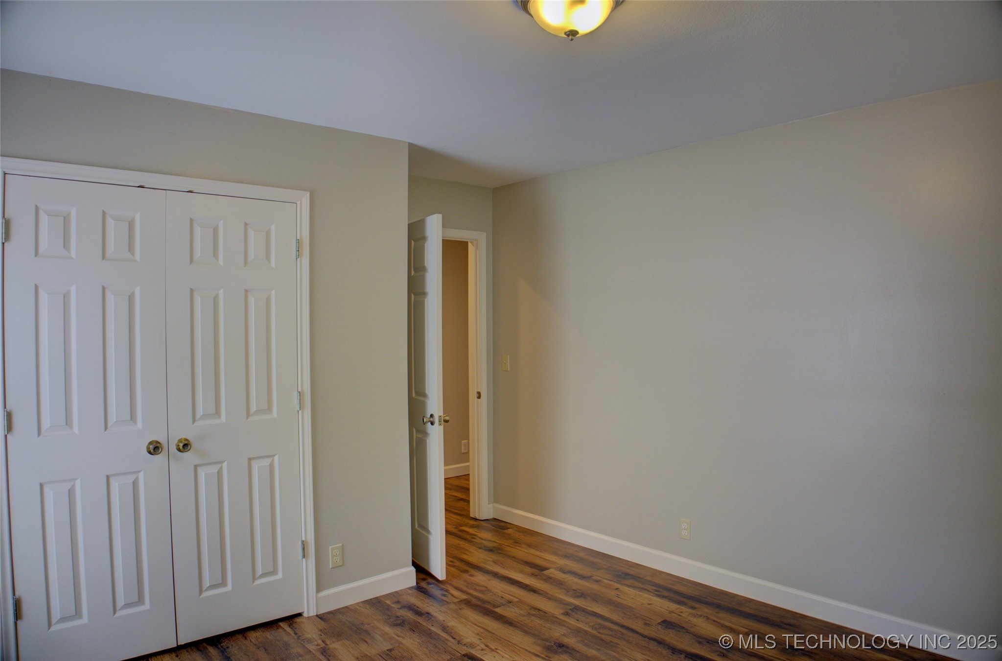 5512 S Columbia Court Property Photo 26