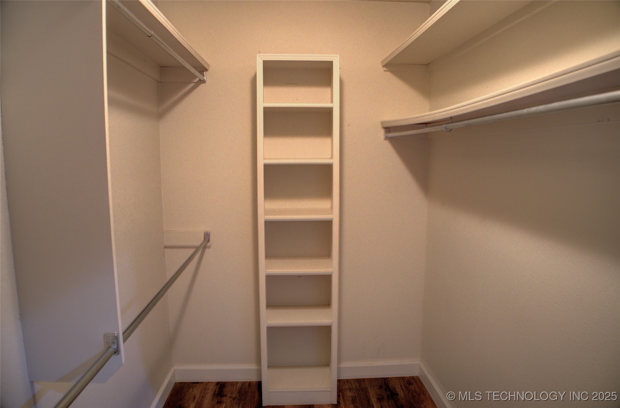 5512 S Columbia Court Property Photo 31