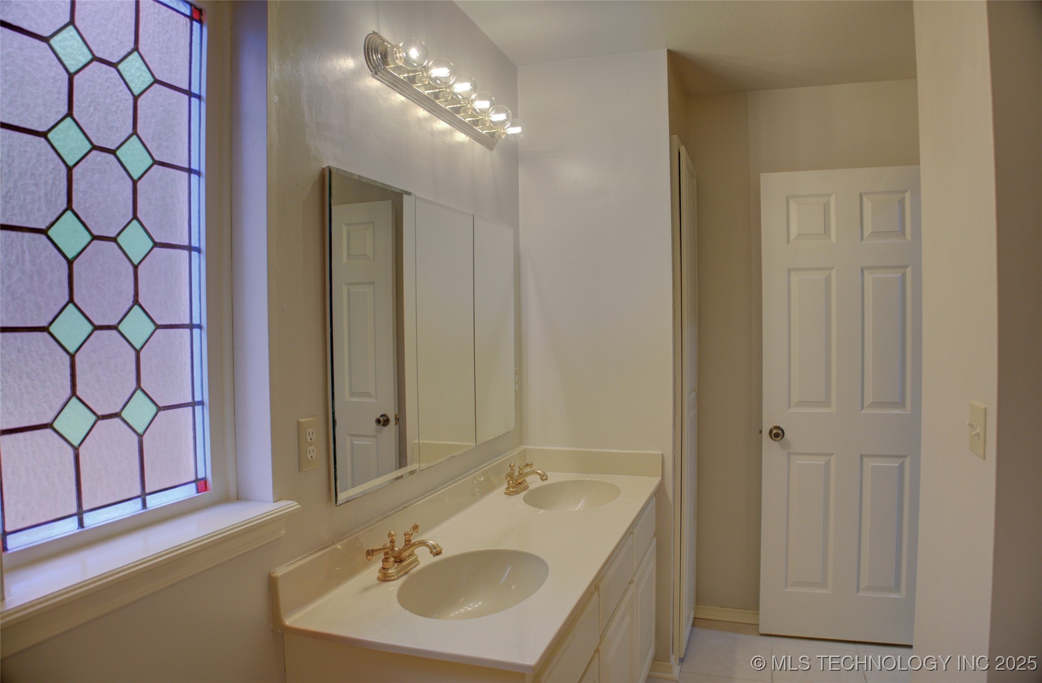 5512 S Columbia Court Property Photo 35