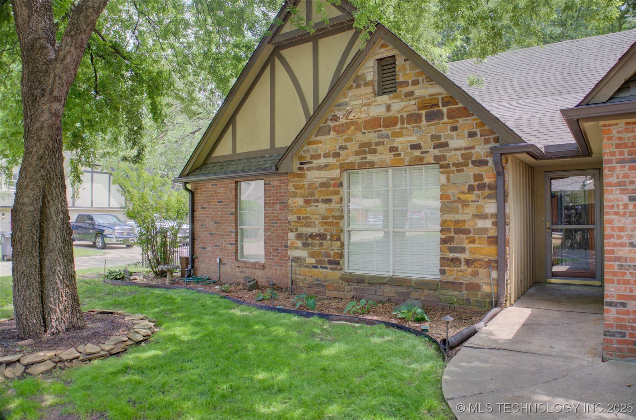 5512 S Columbia Court Property Photo 41