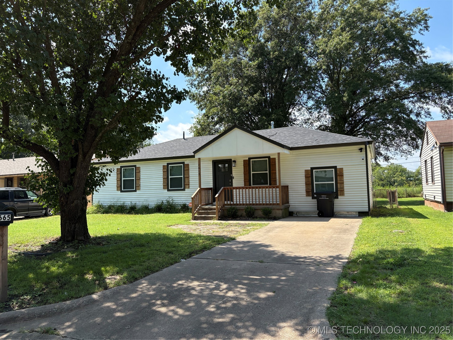 1665 Sw Oklahoma Avenue Property Photo 2