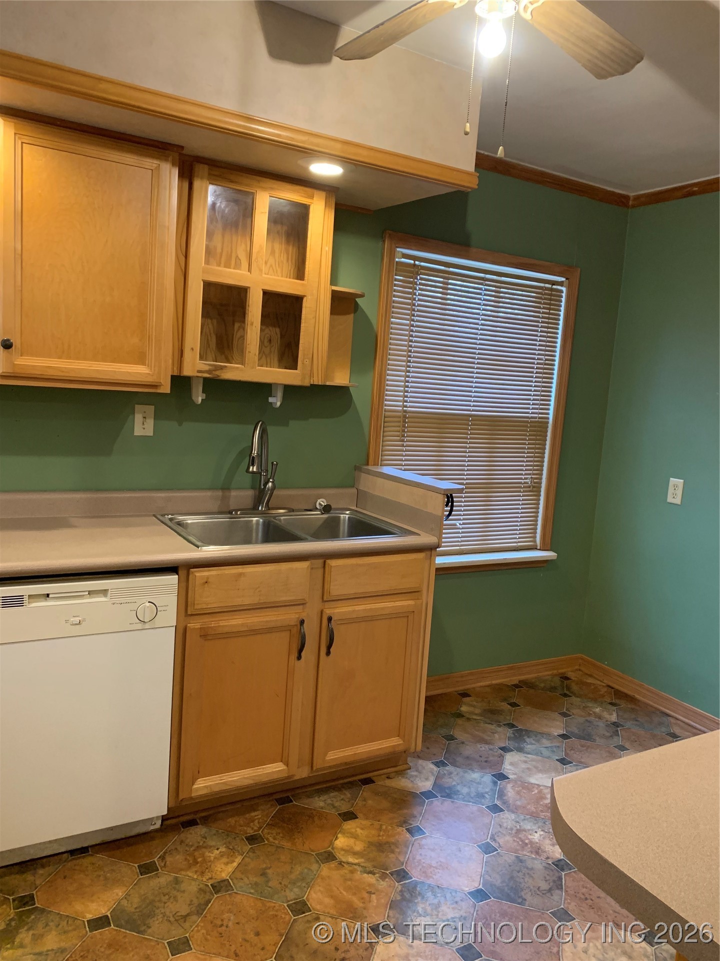 141 N College Avenue Property Photo 3