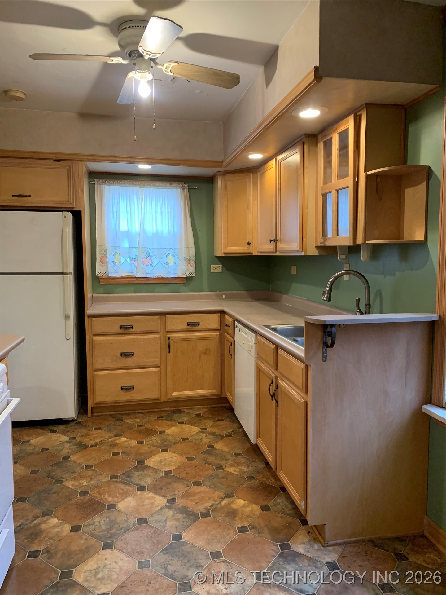 141 N College Avenue Property Photo 4