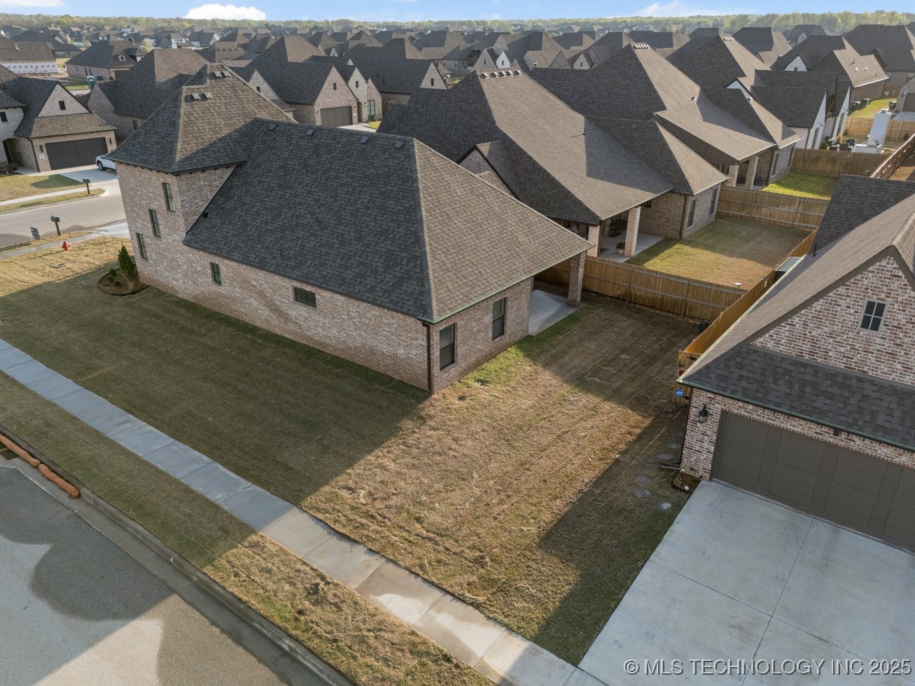 14504 E 80th Street North Property Photo 39